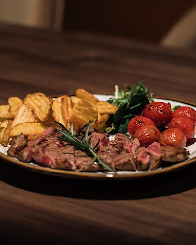 Avenida Portas do Minho Complexo habitacional bragadela loja 28, 4760-706 Ribeirão