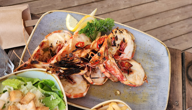 Julia’s restaurant,beach bar & lounge - Gastronomia e hotelaria