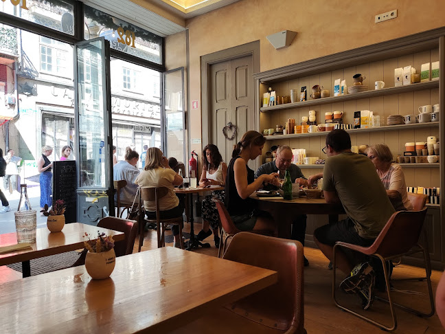 R. das Flores 180, 4050-266 Porto