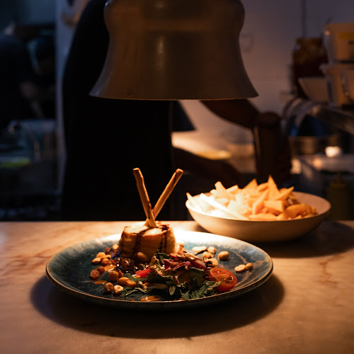 Dona Maria, Largo do chafariz, R. da Biquinha, 2510-046 Óbidos