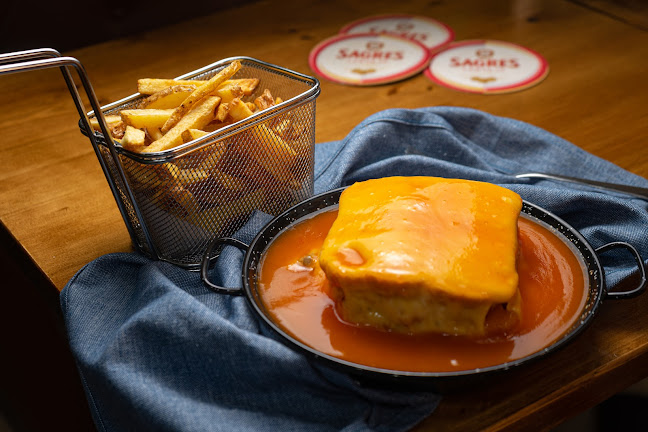 Cheers Sports Bar & Restaurant - Gastronomia e hotelaria