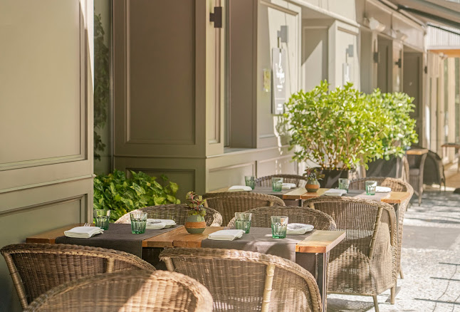 R. Duque de Palmela 32, 1250-098 Lisboa