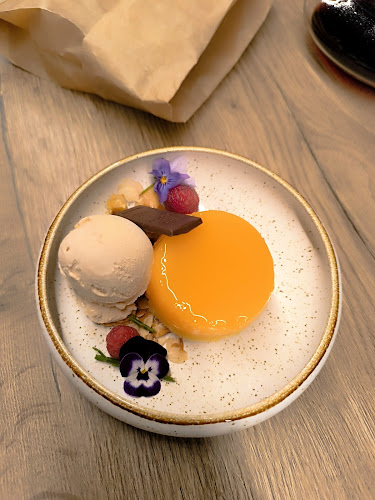 Largo Almeida Moreira 13, 3500-163 Viseu