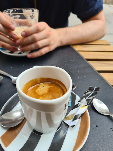https://instagram.com/corettocafetortaria?utm_source=qr&igshid=MzNlNGNkZWQ4Mg%3D%3D