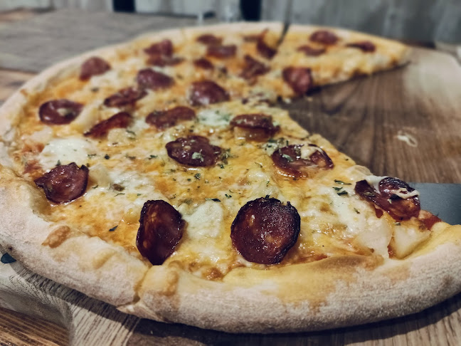 Tenis Pizza - Gastronomia e hotelaria