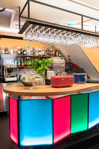 Menina e Moça Porto - Porto