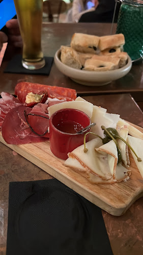 R. de Cândido dos Reis 126, 4050-151 Porto