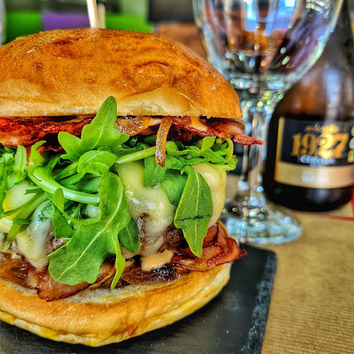 Centro Comercial Emporium Plaza, R. 25 de Abril, 4420-356 S. Cosme