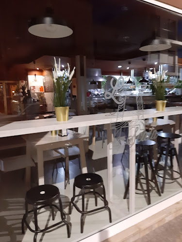 Opinii despre LASCALA Corner Wood Cafe în Faro - Gastronomia e hotelaria