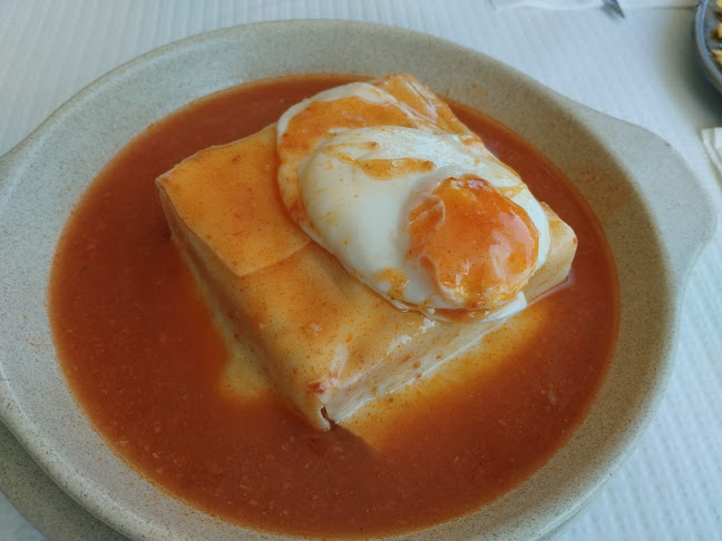 Opinii despre Café Lércio - Prato do dia e Snacks în Santa Maria da Feira - Gastronomia e hotelaria