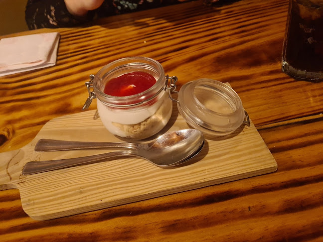 Largo Pombas, 4690-029 Cinfães