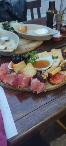 Cais Wine&Tapas Bar - Gastronomia e hotelaria