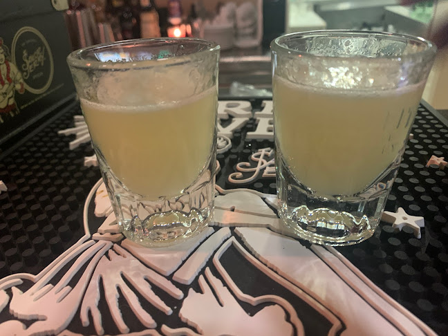 Revolucion Cocktail Bar - Funchal