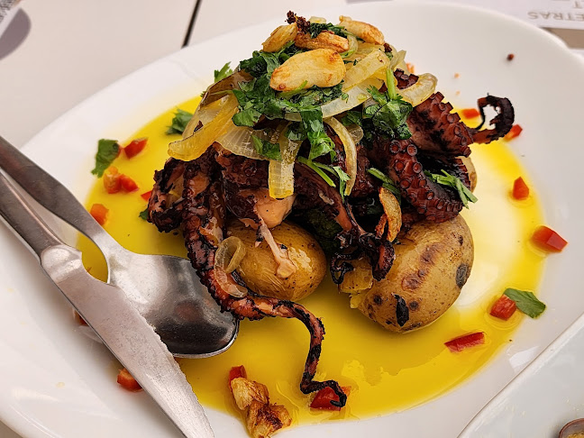 https://www.facebook.com/atoca.restaurante