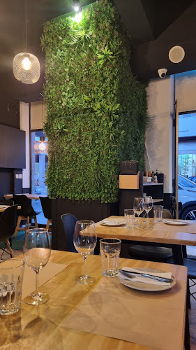 Bottle . Wine and Food - Gastronomia e hotelaria