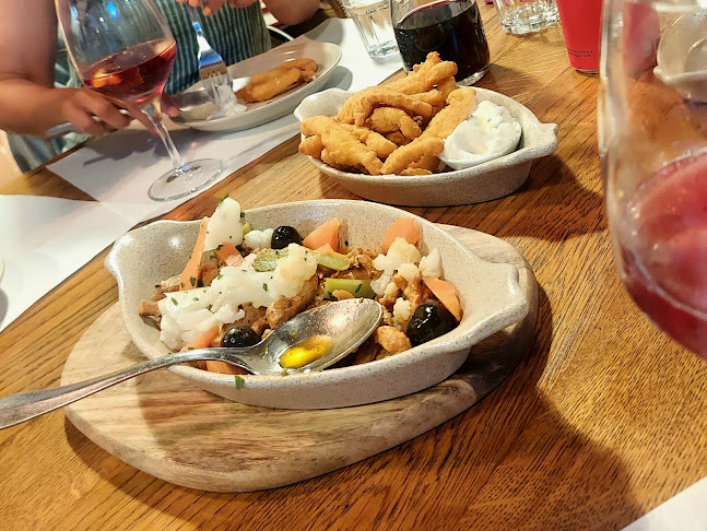 Opinii despre Cais Wine&Tapas Bar în Quarteira - Gastronomia e hotelaria