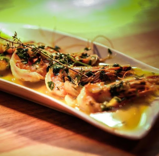 Bottle . Wine and Food - Gastronomia e hotelaria
