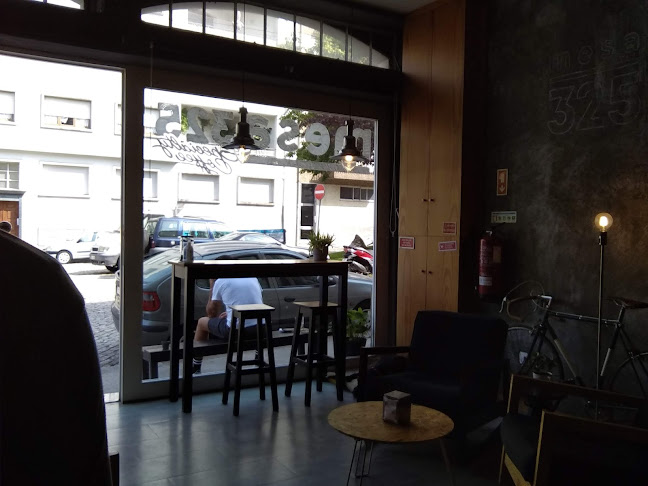 Av. de Camilo 325, 4300-096 Porto