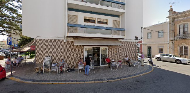 LASCALA Corner Wood Cafe